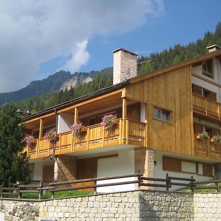 Appartamenti Decrestina Campitello di Fassa Kamer foto