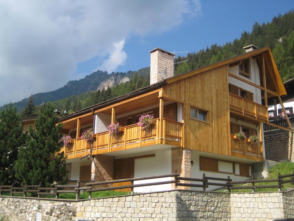 Appartamenti Decrestina Campitello di Fassa Kamer foto